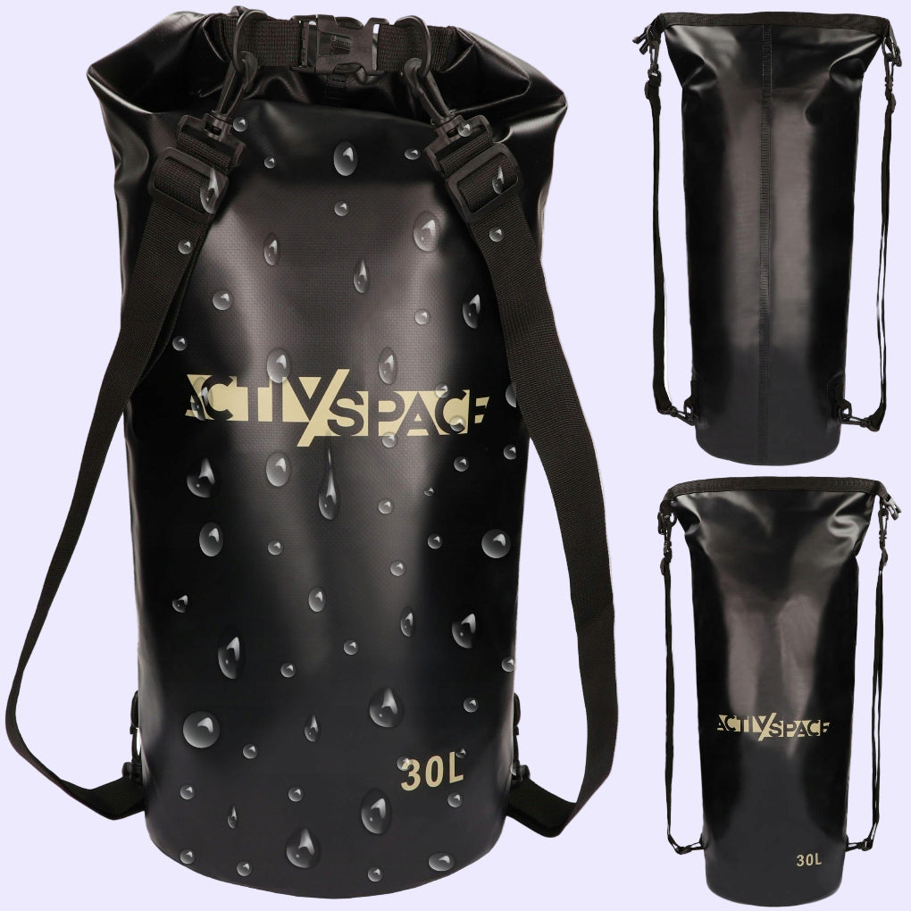 Juodas 30 l talpos PVC buriavimo maišas su sagtimi ir nešiojimo dirželiais, skirtas naudoti ant vandens.